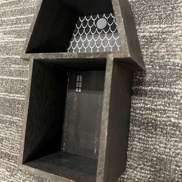 Haunted house wall shelf - Picture 3 of 3